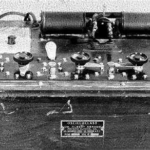Dettaglio dei quadranti di un Radioclast, apparecchiatura storica della radionica